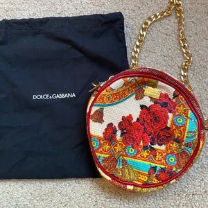 Gorgeous mini Dolce & Gabbana crossbody bag!